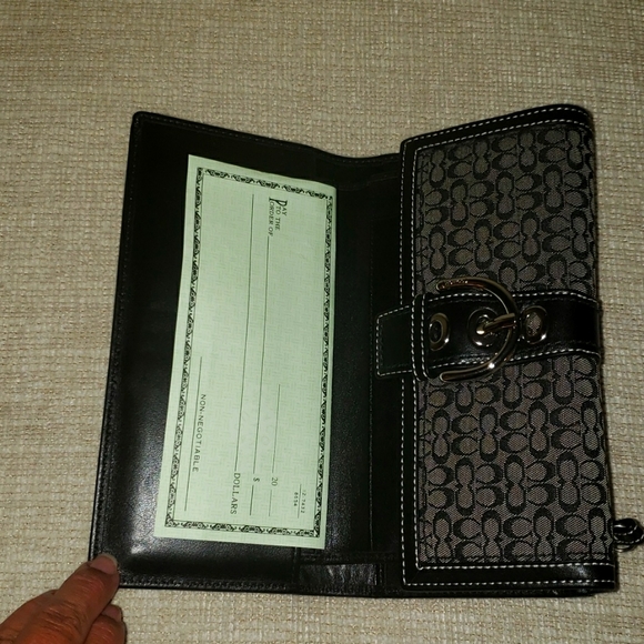 Coach Tri Fold Wallet - Picture 3 of 9